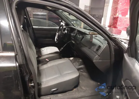 2009 Ford Crown Victoria Police/Police Interceptor z USA, uszkodzony, nr VIN 2FAHP71V69X144075